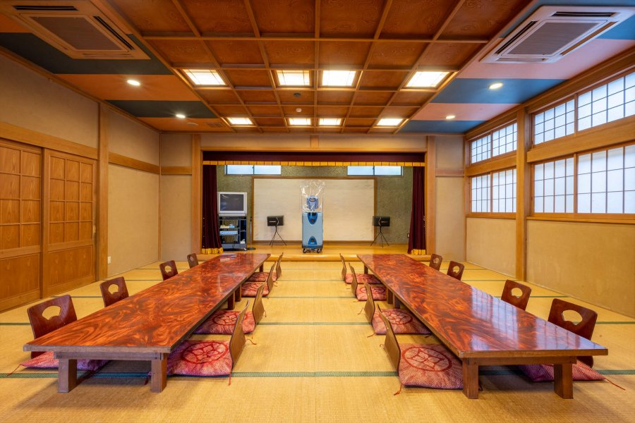 畳敷きの宴会場