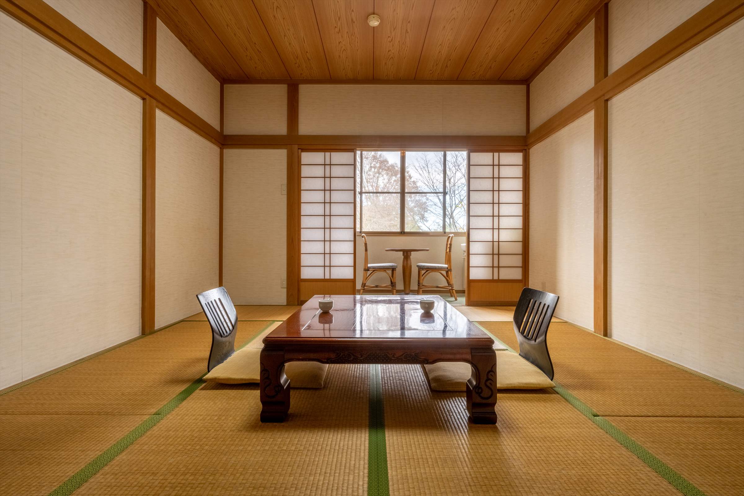 広縁のある落ち着いた和室