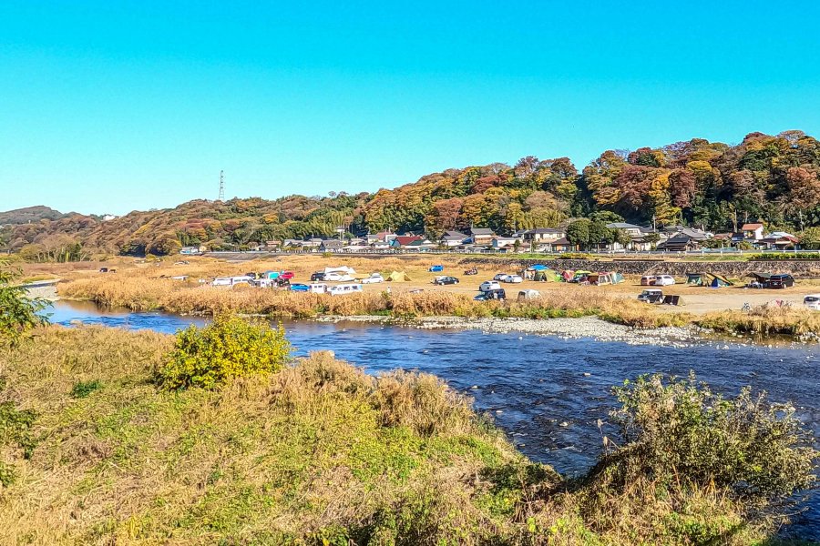 川正旅館の横を流れる中津川